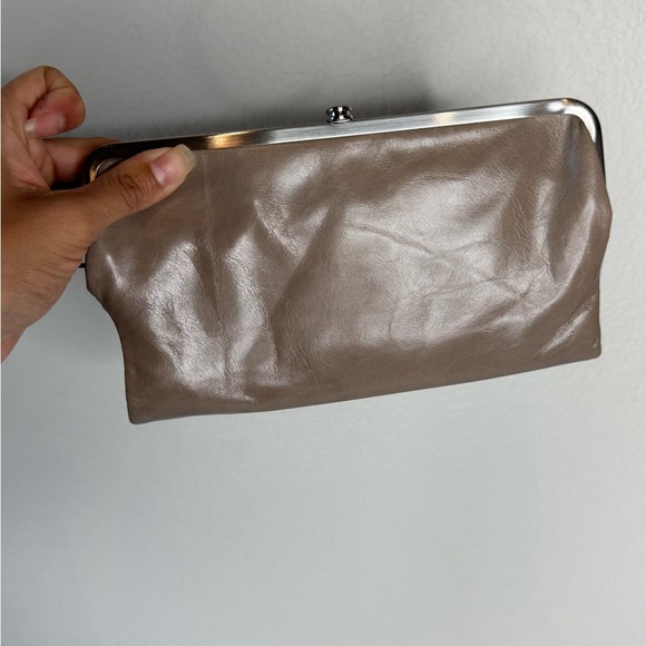 Hobo Lauren Clutch Wallet Taupe Leather Snap Frame Clutch Wallet - Picture 1 of 5